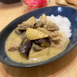 たけのこと牛すじのグリーンカレー